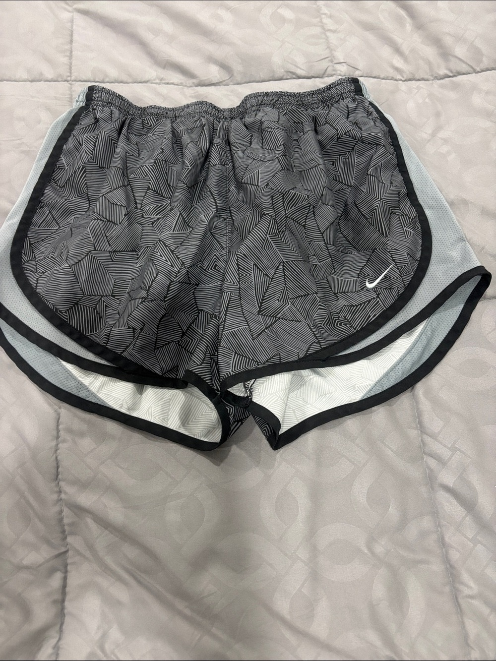 Nike Women's Black & Light Gray Geometric Athletic Shorts